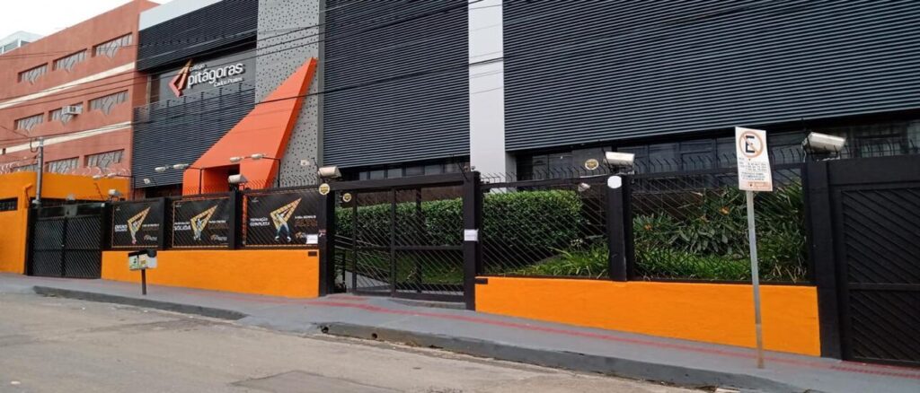 Brise, Revestimento em ACM e chapa perfurada - Depois