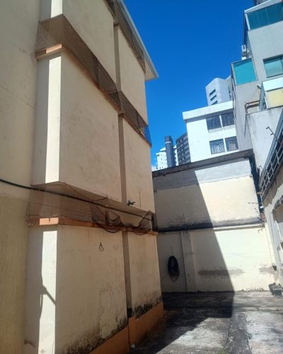 Brise Metálico Celosia C23 - Antes